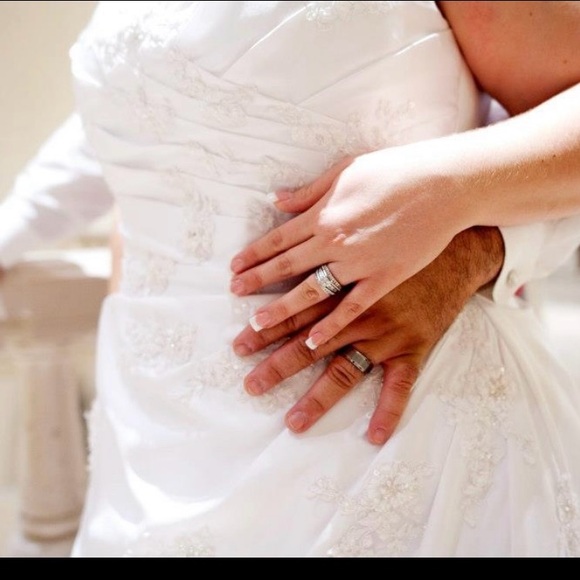 Beautiful Wedding Dress - Picture 5 of 7